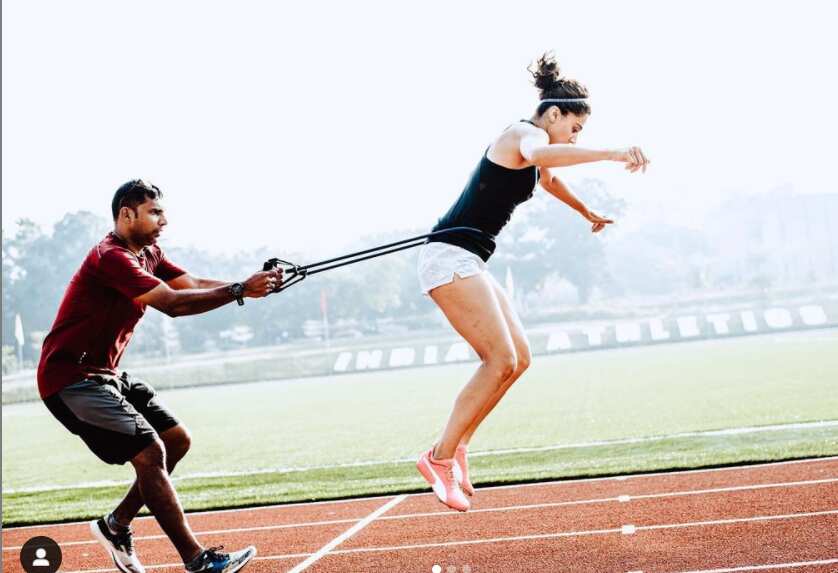 Taapsee Pannu gives glimpse of her training session for 'Rashmi Rocket' Taapsee Pannu gives glimpse of her training session for 'Rashmi Rocket'