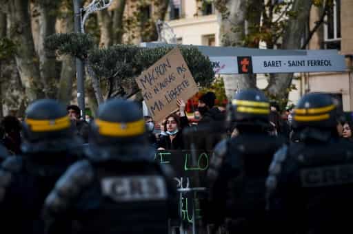France mulls law to ban pictures of police officials in action France mulls law to ban pictures of police officials in action