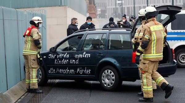 Car crashes into gates of German chancellery, driver taken into custody