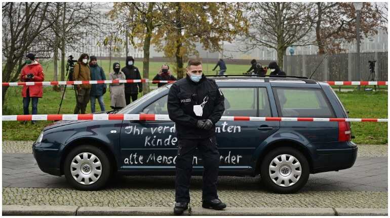 Car crashes into gate of Angela Merkel's office, motive unclear Car crashes into gate of Angela Merkel's office, motive unclear