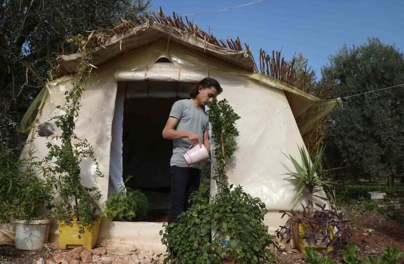 Displaced Syrian teen recreates lost family home