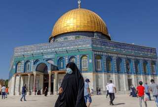Violence erupts at al-Aqsa mosque as Israel marks Jerusalem Day 