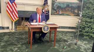 Donald Trump and his tiny desk; #DiaperDon trends on Twitter