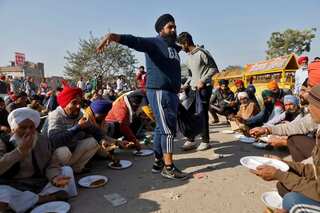 Police, protesting farmers face-off at New Delhi border