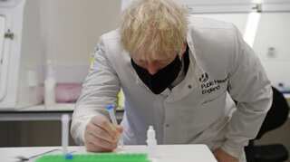 Healthcare workers in UK could receive Pfizer's COVID-19 vaccination by next week
