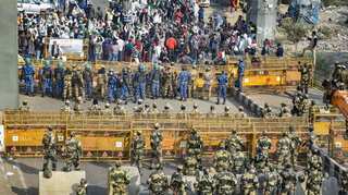 Traffic woes continue in Delhi amid farmers' protest
