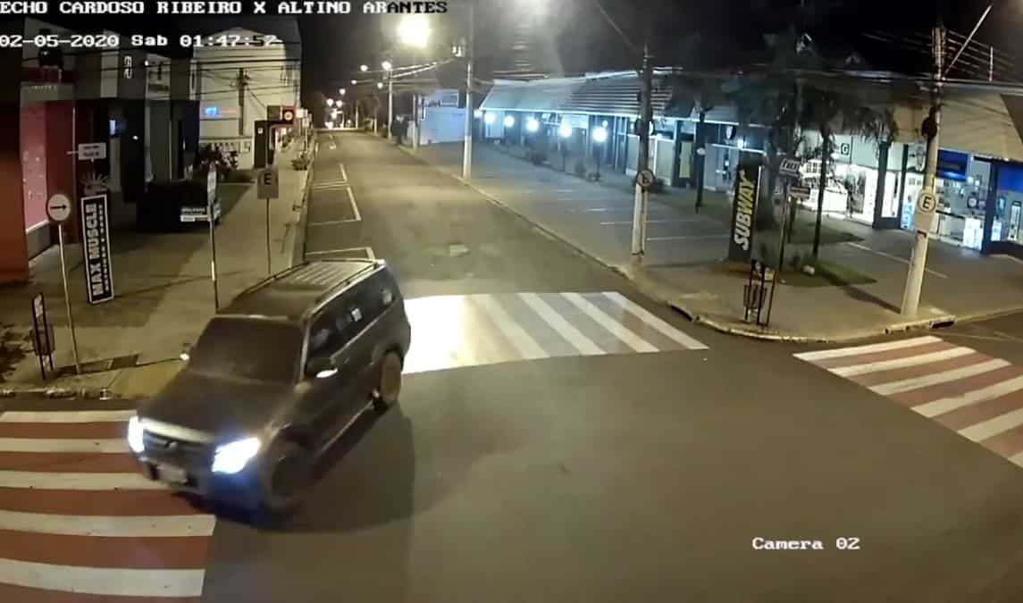 Bank robbery like Money Heist executed by thieves in Brazil