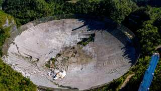 Damaged Puerto Rico's Arecibo telescope collapses