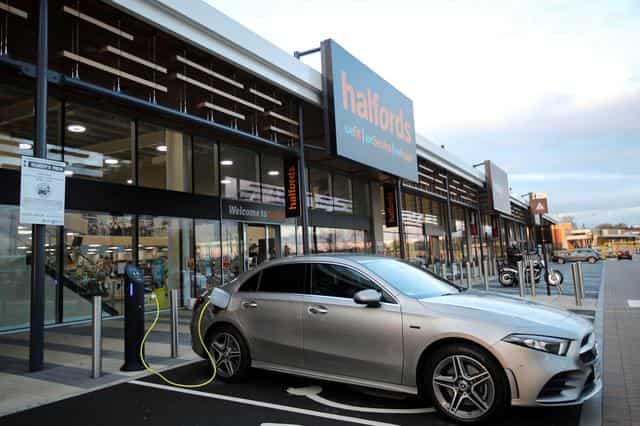 UK watchdog studies 'range anxiety' in electric vehicle charging UK watchdog studies 'range anxiety' in electric vehicle charging