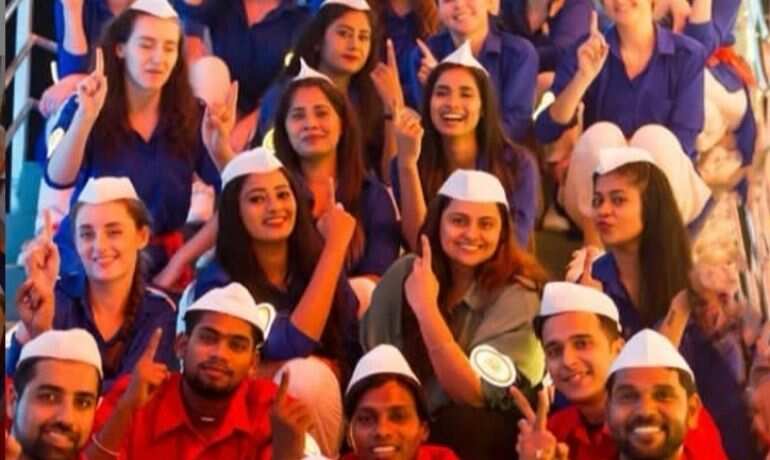 Deepshikha Deshmukh celebrates girl power on the 'Coolie No 1' set Deepshikha Deshmukh celebrates girl power on the 'Coolie No 1' set