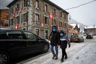 Switzerland documents five cases of UK virus variant, two of South African variant