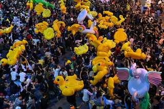 'Rubber duck revolution' takes off in Thailand