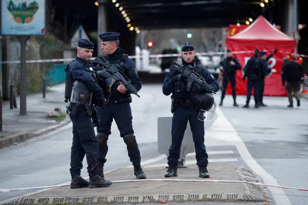 'France is ruled by the Islamic State': Knife-wielding attacker shot by Paris railway security