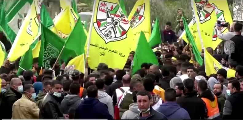 Hundreds gather for funeral of Palestinian teenager shot dead by Israeli soldier