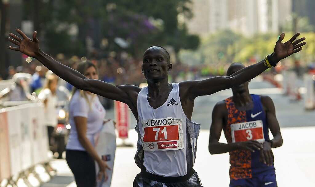 Kenya's Kibiwott Kandie smashes half marathon world record in Valencia Kenya's Kibiwott Kandie smashes half marathon world record in Valencia