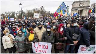 Moldova: Thousands rally demanding government's resignation