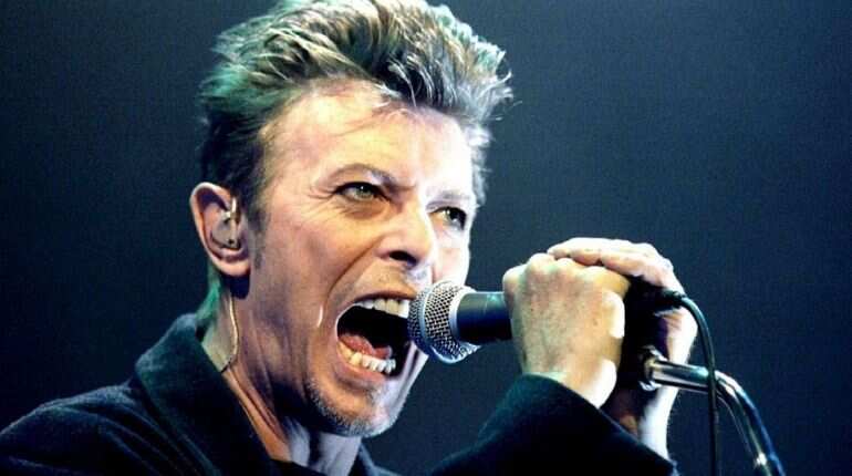 Catalog of late rocker David Bowie sold to Warner Music