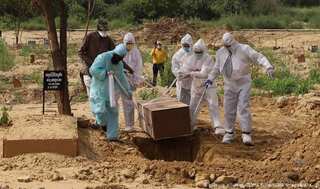 Sri Lanka: Group of Muslim families complain to UNHRC about forced cremations