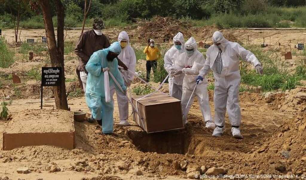 Sri Lanka: Group of Muslim families complain to UNHRC about forced cremations