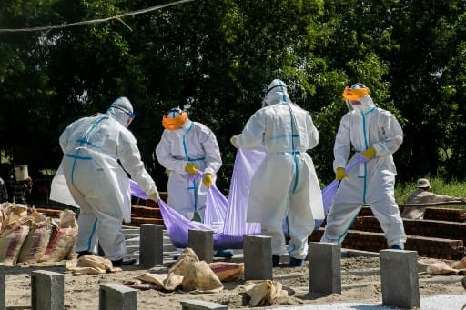 Tragedy during pandemic: Burying and saying goodbye to loved ones