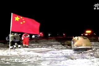 Chinese spacecraft returns to Earth with rocks from Moon