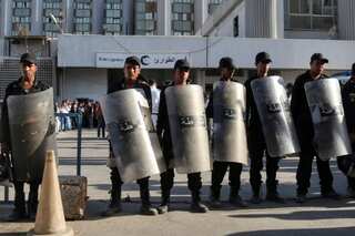 HRW accuses Egypt of 'collective punishment' of inmates