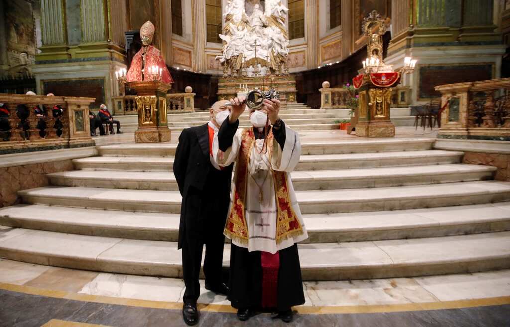 Blood of Naples saint fails to liquefy in what some see as bad omen