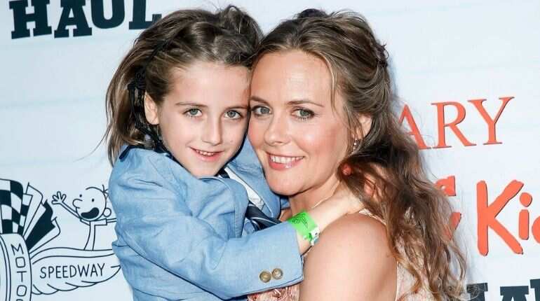 Alicia Silverstone claims her nine-year old son has never needed medical intervention or antibiotics