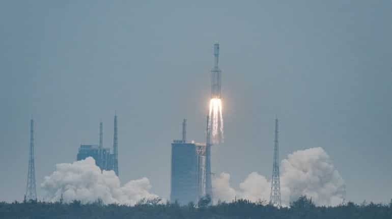 China's new carrier rocket Long March- 8 makes maiden flight China's new carrier rocket Long March- 8 makes maiden flight