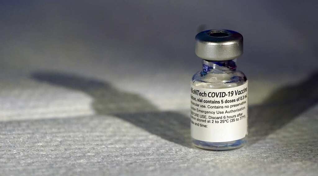 Experts call for people with cancer to receive COVID vaccine first