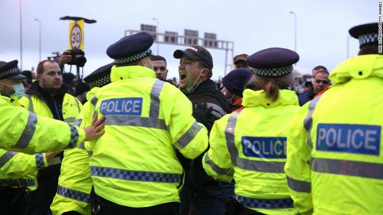 News Alert: Stranded travellers & truck drivers clash with policemen at Britain's dover port