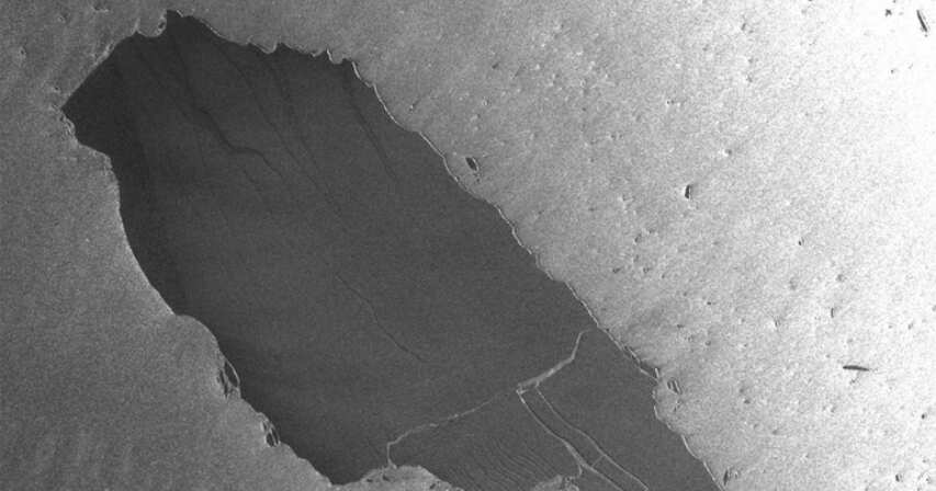 Giant iceberg shatters into fragments