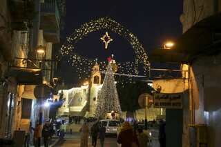 World readies for lockdown Christmas