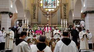 Quiet Christmas: Coronavirus pandemic keeps crowds at home