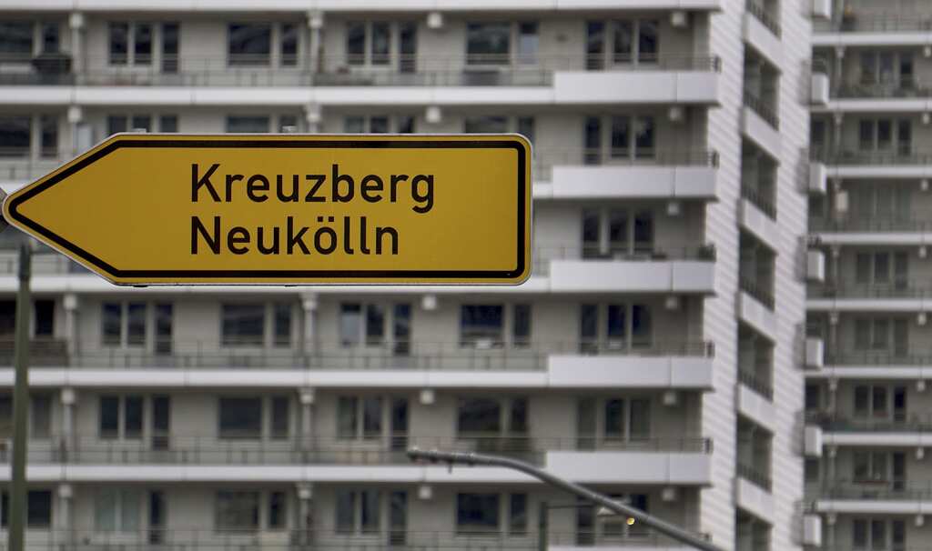 Four injured in shooting in Berlin