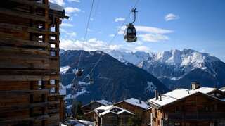 British tourists flee Swiss resort overnight to escape quarantine amid fears of new covid strain