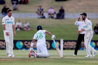 Pakistan out for 239 after Ashraf frustrates New Zealand attack