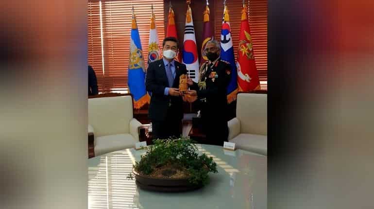 Indian Army chief meets South Korea's top military brass to enhance bilateral ties Indian Army chief meets South Korea's top military brass to enhance bilateral ties