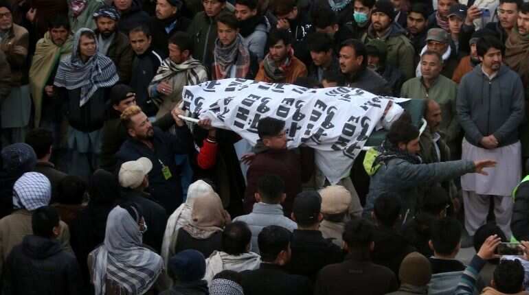 Pakistani Hazara families refuse to bury Mach massacre victims