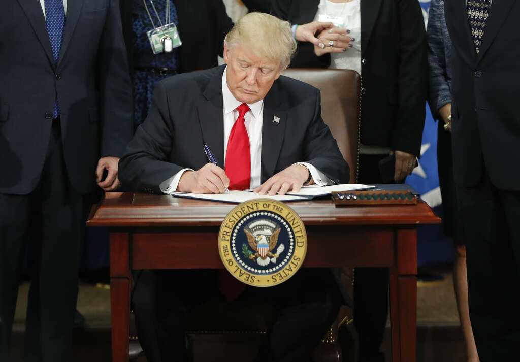 Donald Trump targets the China yet again, transactions with 8 Chinese apps banned