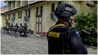 Newlywed militant suspects blamed in Indonesia church attack  