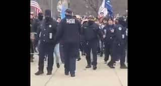 Cops had let the mob storm US Capitol without any resistance. And there's proof