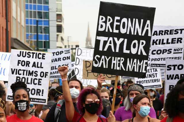 Two US police officers dismissed over Breonna Taylor's killing Two US police officers dismissed over Breonna Taylor's killing