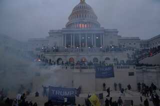 Panic grips Washington after smoke bellows near US Capitol