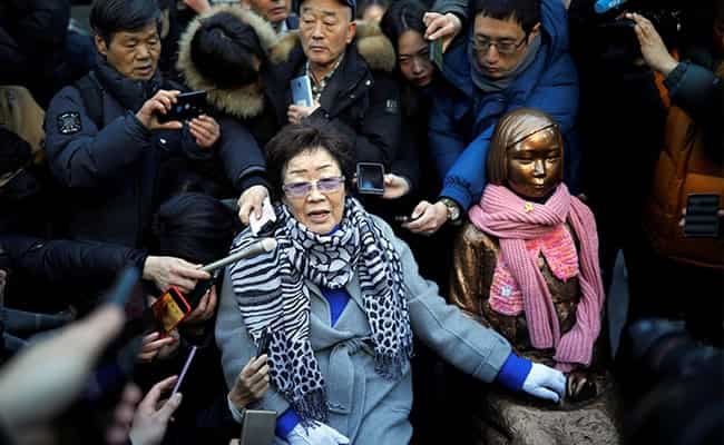 South Korea court orders Japan to compensate former sex slaves South Korea court orders Japan to compensate former sex slaves