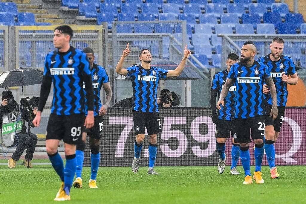 Roma snatch late equaliser to dent Inter title hopes