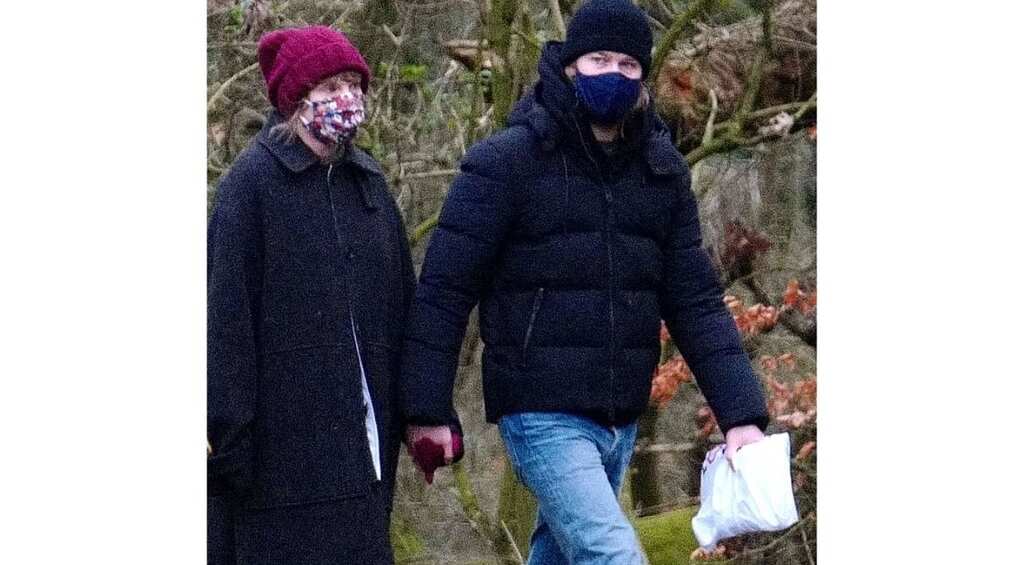 In pics: Taylor Swift takes a stroll with boyfriend Joe Alwyn in London