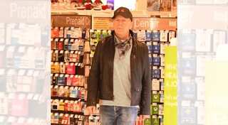 'Die Hard' actor Bruce Willis asked to leave store for not wearing mask, admits mistake