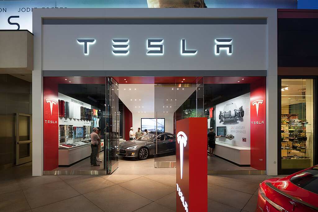 World Business Watch: U.S. asks Tesla to recall 158,000 vehicles for touchscreen failures