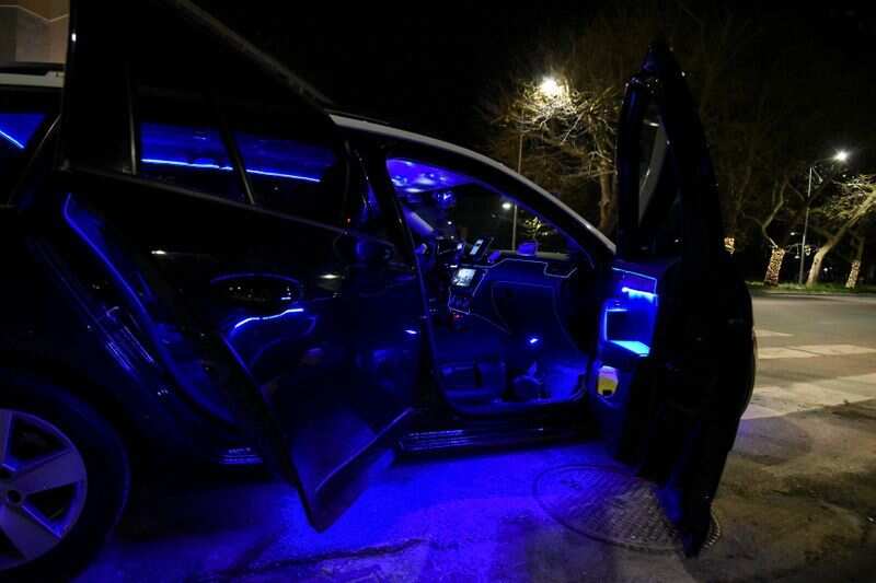 Nightclub taxi drives away the blues in lockdown Greece Nightclub taxi drives away the blues in lockdown Greece
